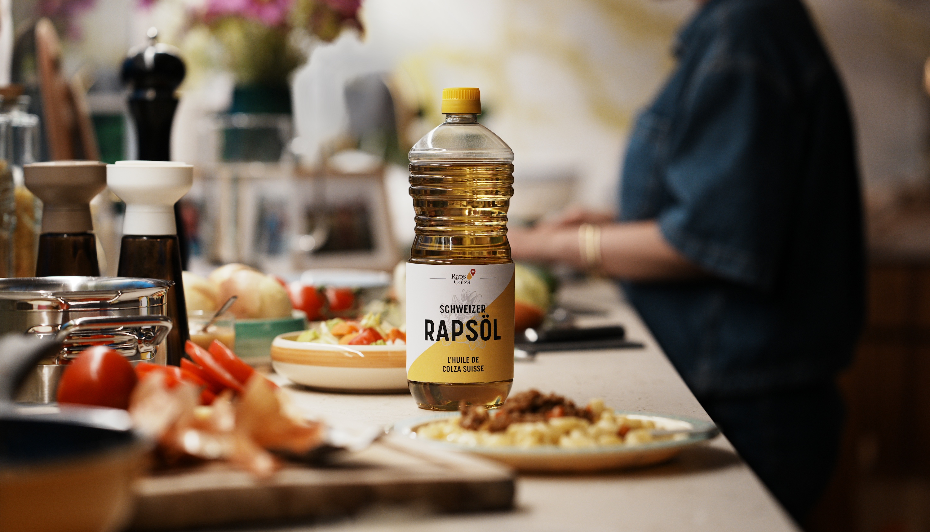 L'huile de colza suisse.
Indispensable dans chaque cuisine.