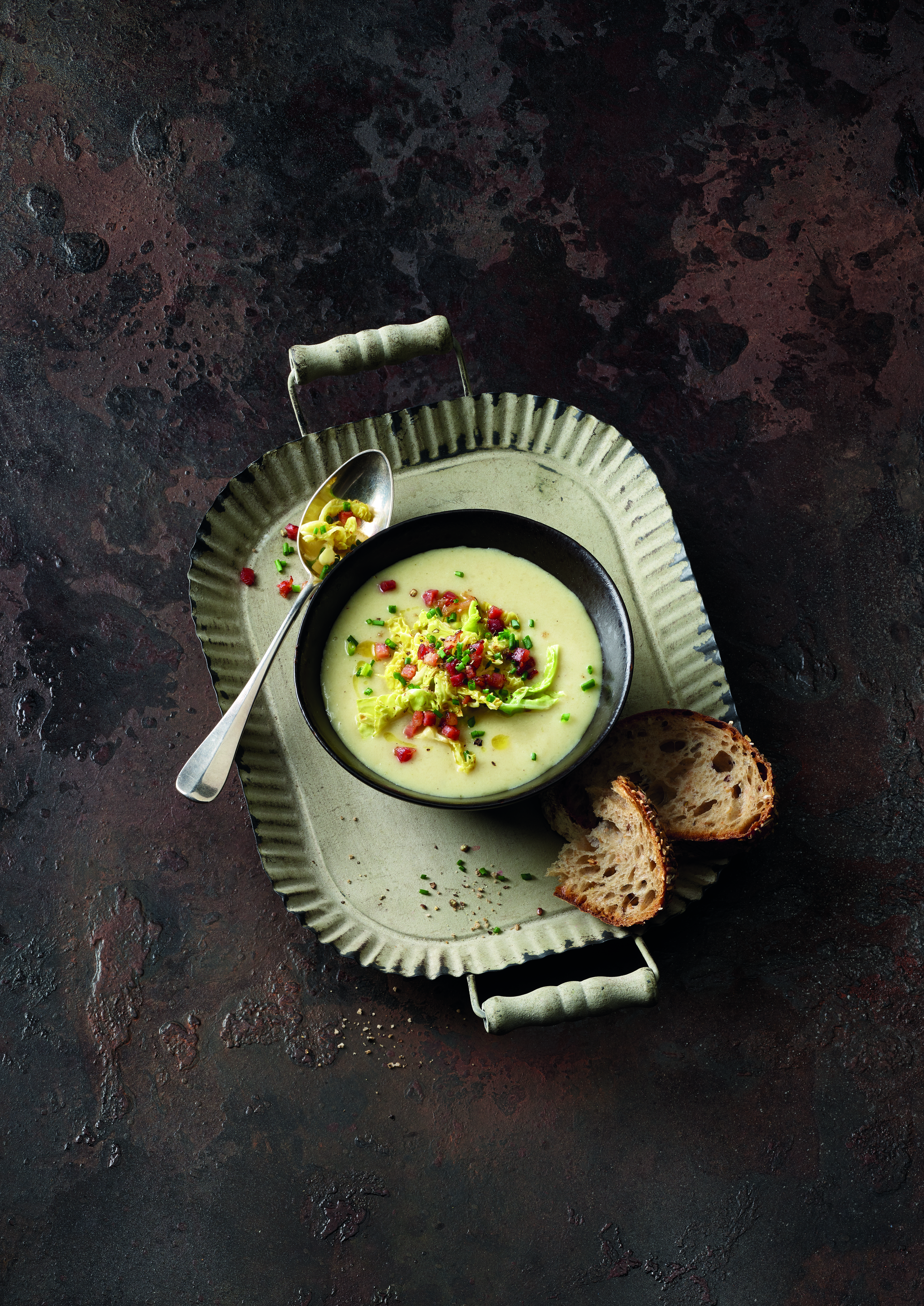 Potage aux topinambours avec chou coupé