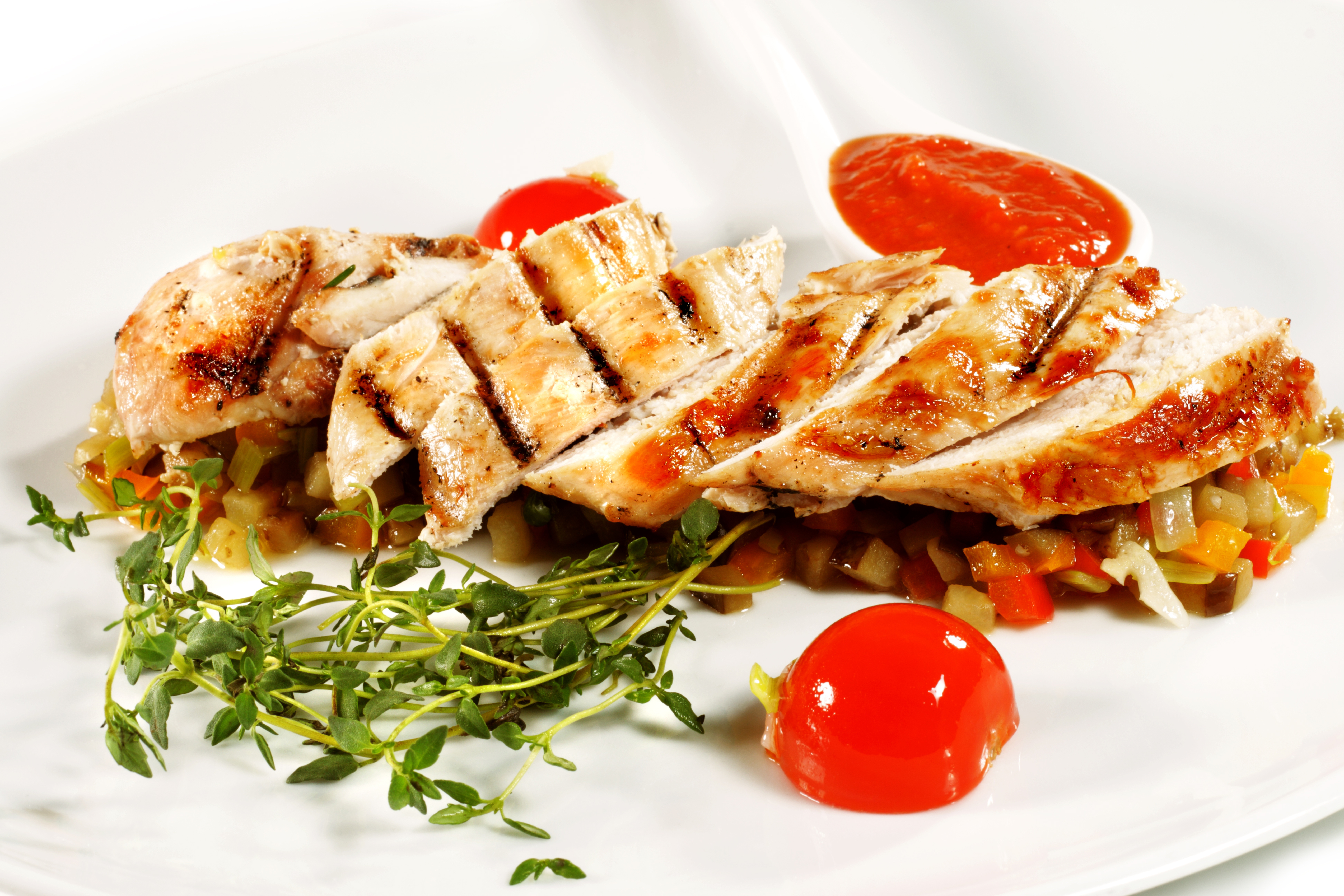 Suprême de poulet vinaigrette jardinière et risotto d'orge