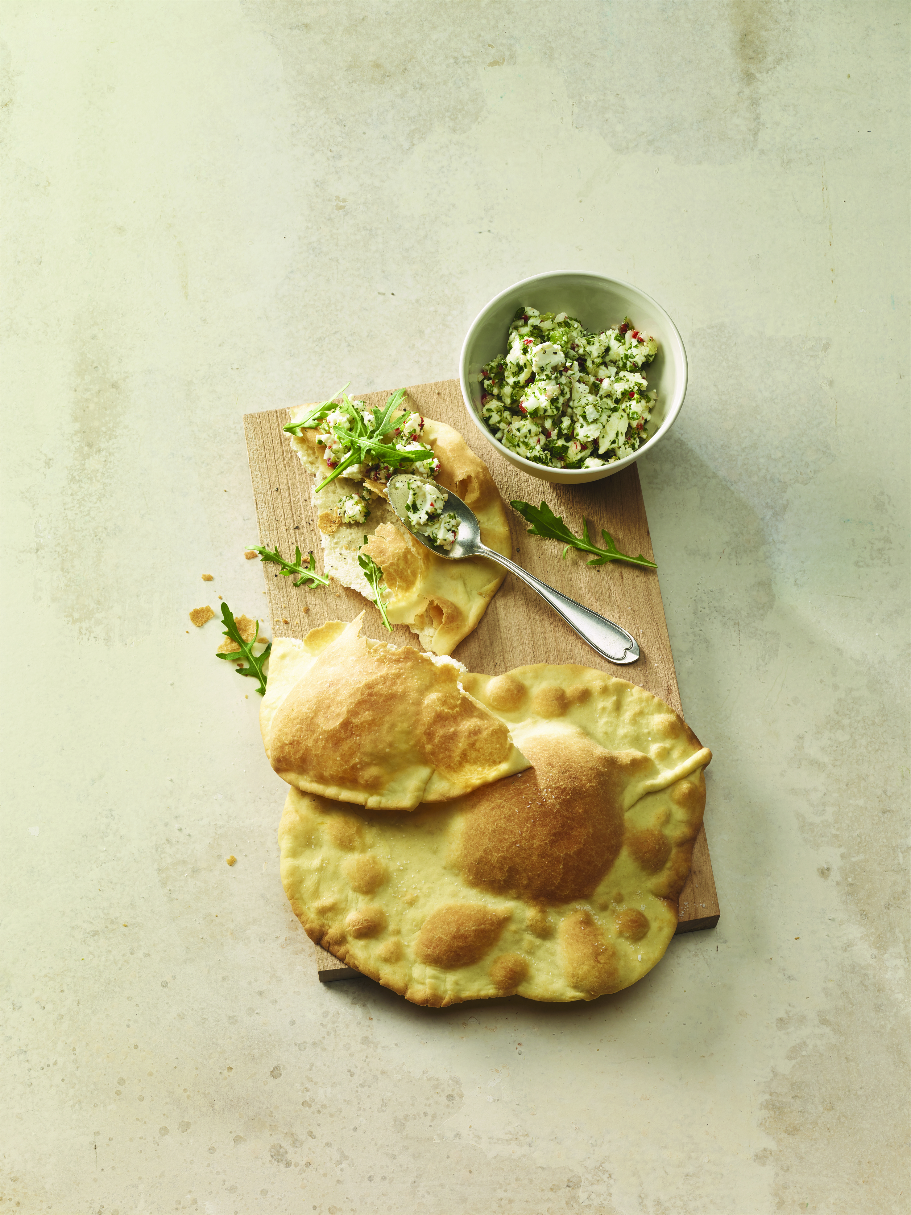 Feta aux herbes avec pain pita
