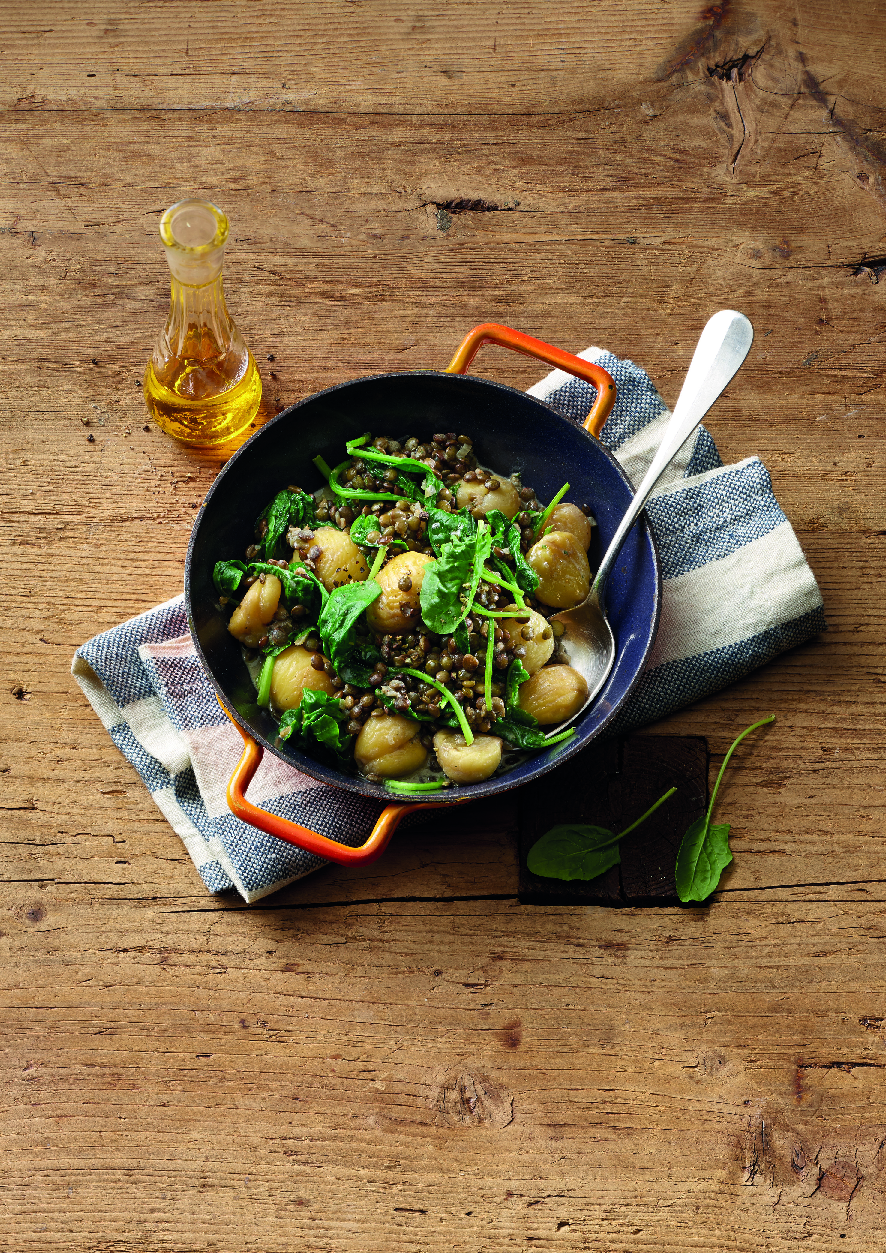 Potée de châtaignes et de lentilles avec épinards